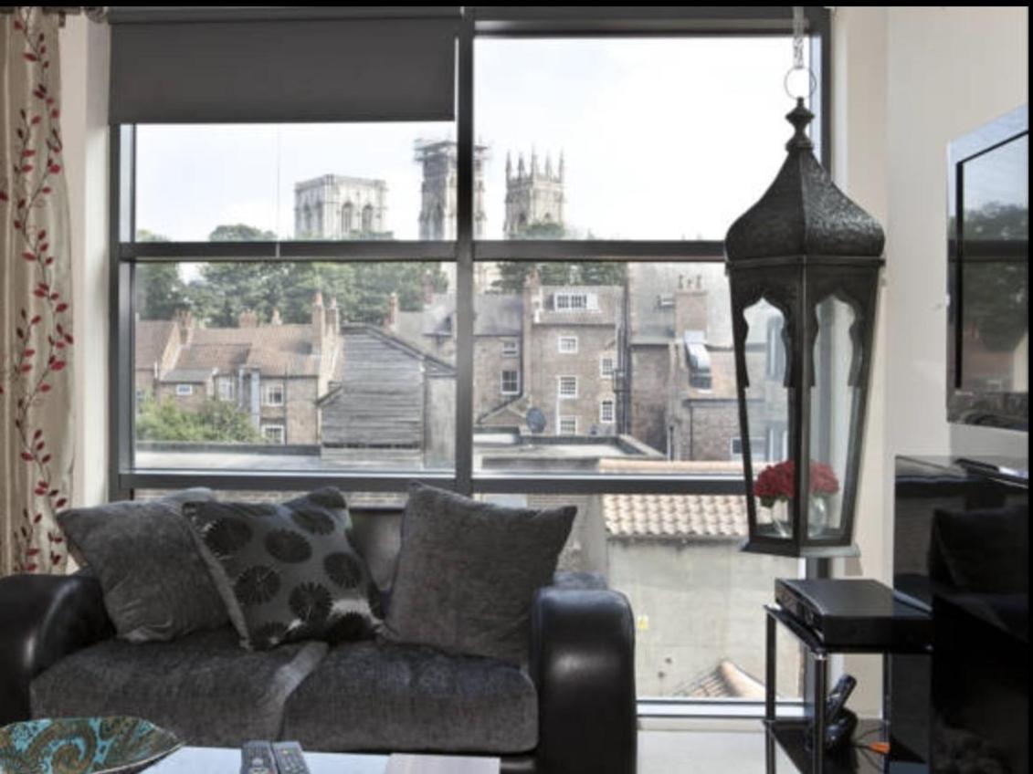 Churchill Two Bedroom Apartments With Free Parking And The Minster View يورك المظهر الخارجي الصورة