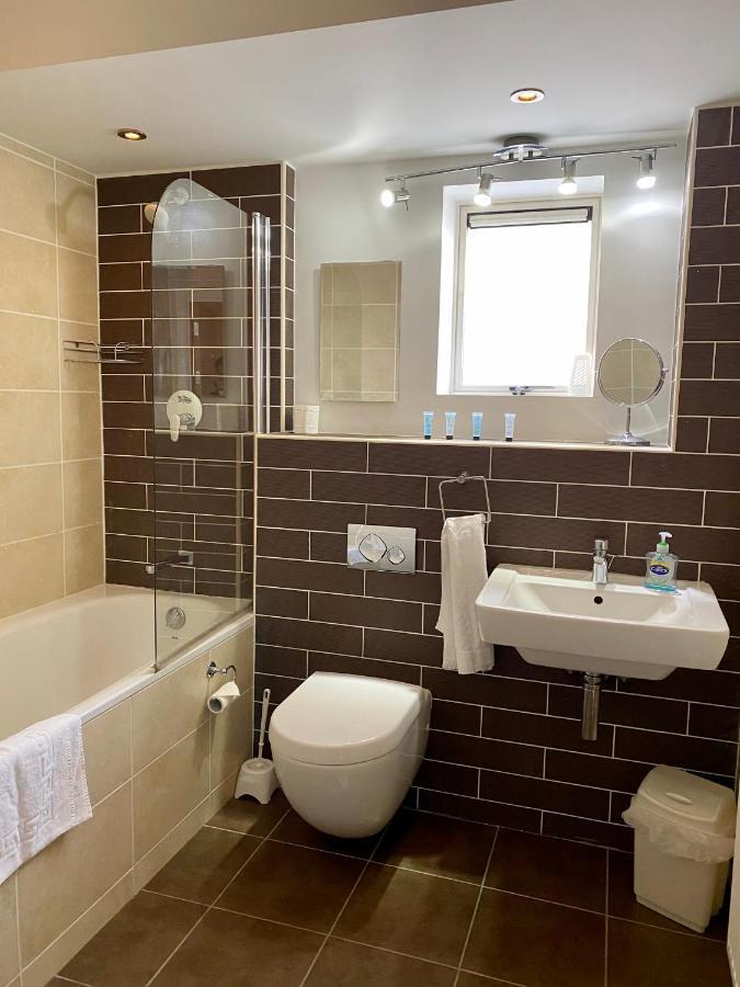 Churchill Two Bedroom Apartments With Free Parking And The Minster View يورك المظهر الخارجي الصورة